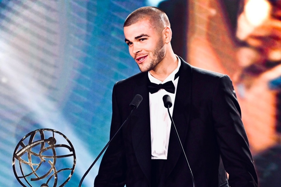 OIglz, 由于与多纳