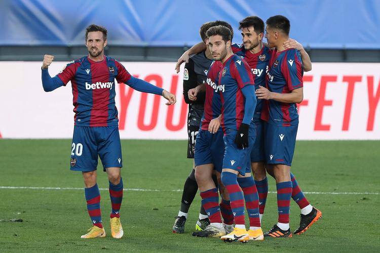 返能力较强, 诸葛盘球, 给莱万特制