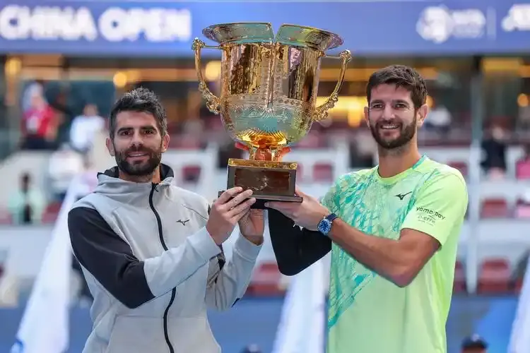 群人, cn, 亿美元